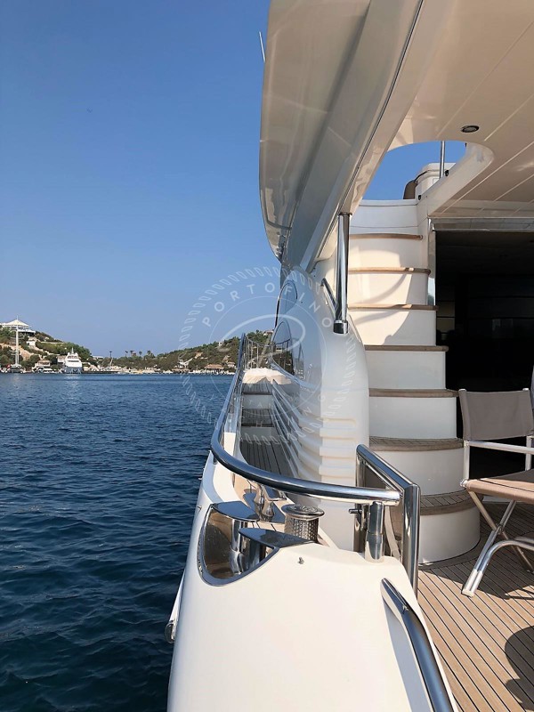 2005 PRINCESS 67