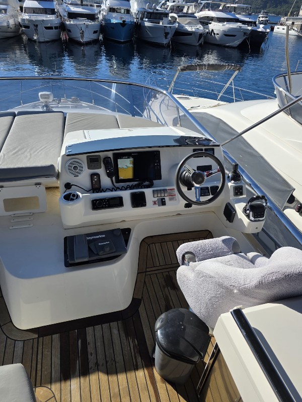 2016 ABSOLUTE 52 FLY