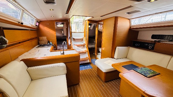 2013 JEANNEAU SUN ODYSSEY 469