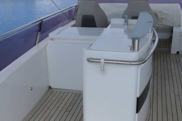 2016 PRINCESS 72 FLY