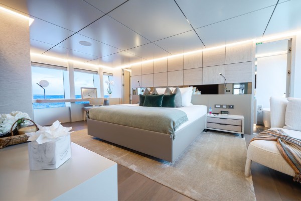 2023 MOTOR YACHT 37 M