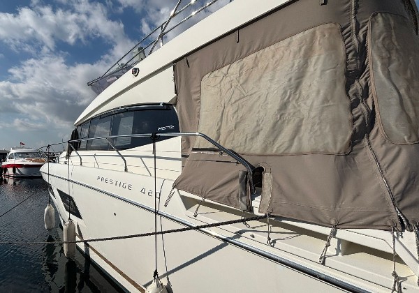 2015 PRESTIGE 420 FLY