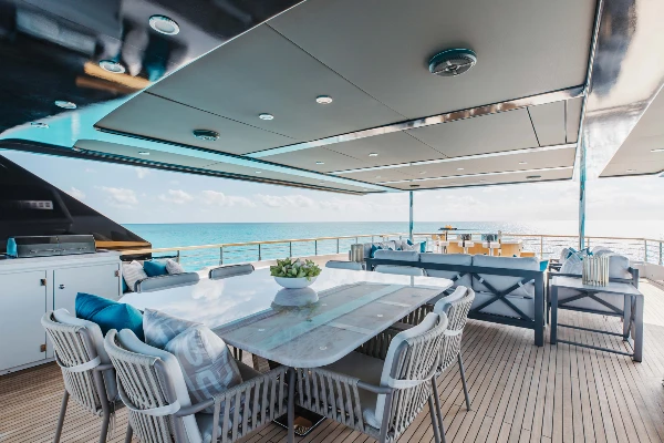 2022 MOTOR YACHT 37M