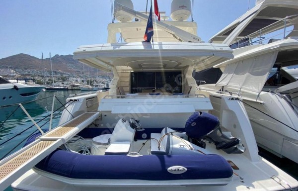 2012 FERRETTI YACHTS 700