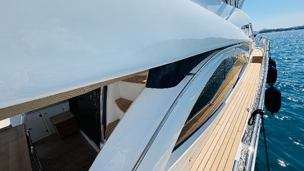 2001 SUNSEEKER MANHATTAN 64