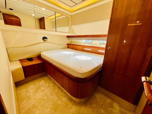 2002 FERRETTI 680 