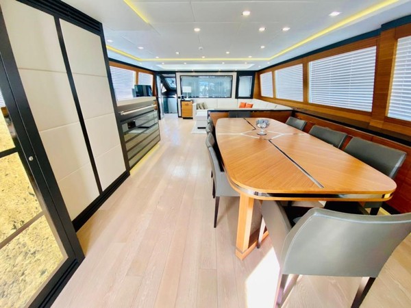 2015 MANGUSTA 132