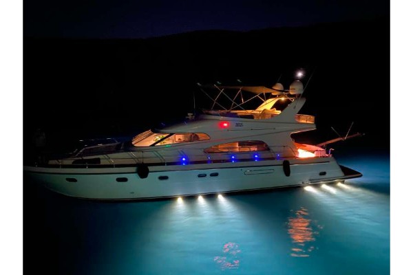 2010 CUSTOM MOTORYACHT 19M