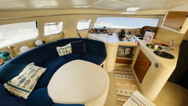 2005 FOUNTAINE PAJOT ATHENA 38