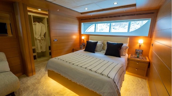 2009/2024 MOTOR YACHT 38 M 