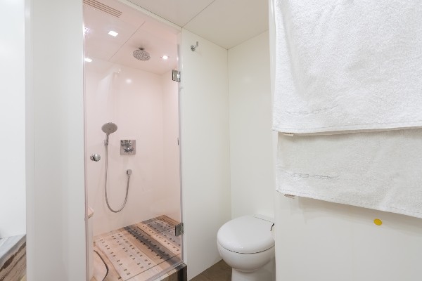 2014 MOTOR YACHT 31 M