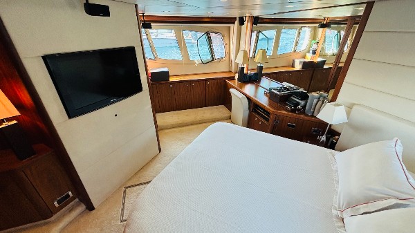 2010 SUNSEEKER MANHATTAN 70