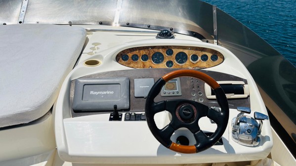 2000 SUNSEEKER MANHATTAN 64