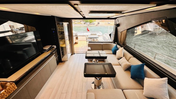 2019 AZIMUT S7