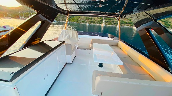 2023 FERRETTI 670