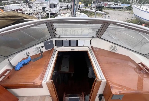 1985 HALLBERG-RASSY 38