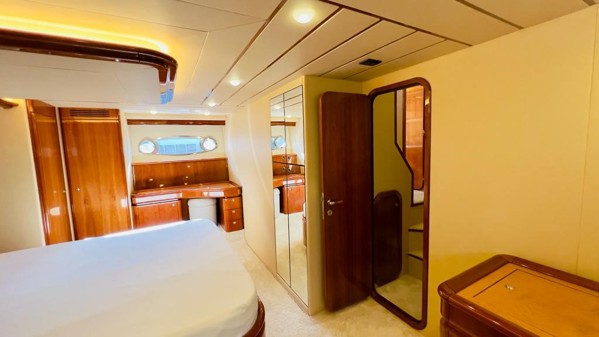 2002 FERRETTI 680 