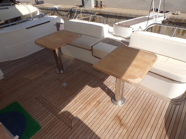 2009 FERRETTI YACHTS 630