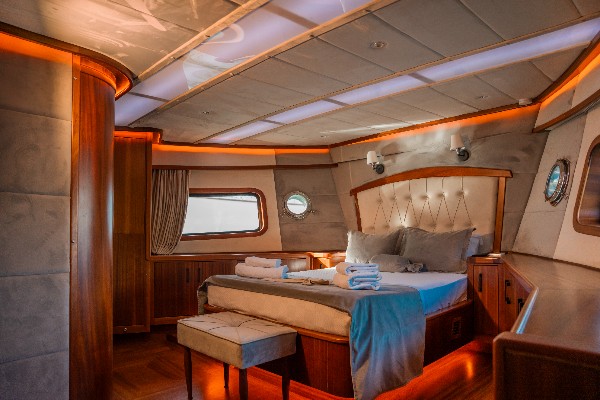 2023 CUSTOM TRAWLER 22 M