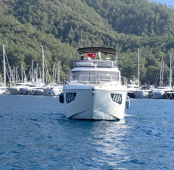 2016 ABSOLUTE 52 FLY