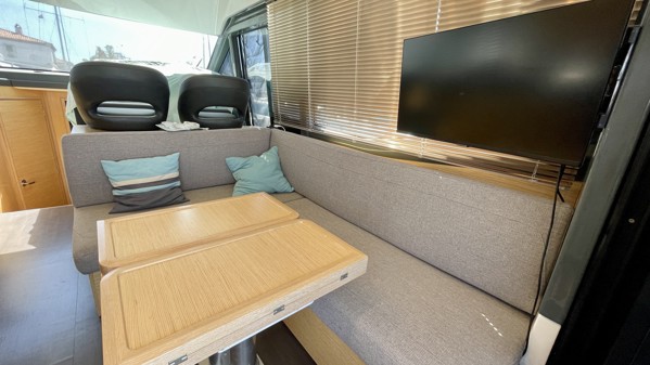 2018 BAVARIA R40