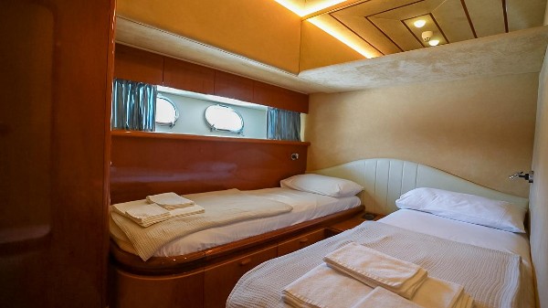 1999/2010 FERRETTI YACHTS 72