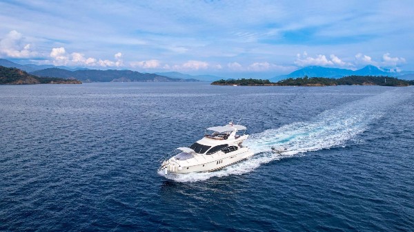 2004/2022 AZIMUT FLY 55 17.5 M