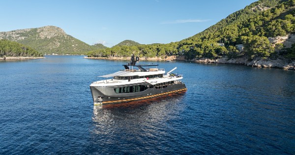 2024 MOTOR YACHT 37 M