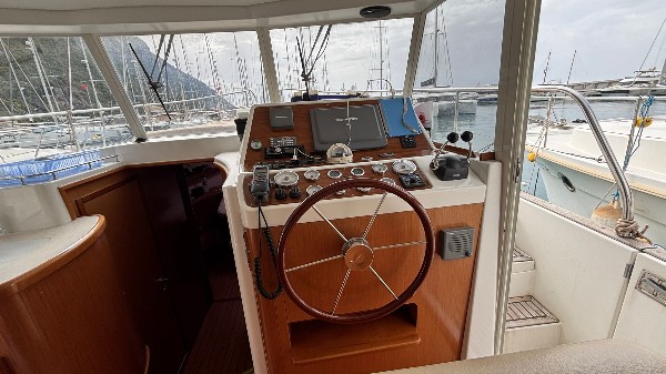 2009 BENETEAU SWIFT TRAWLER 42