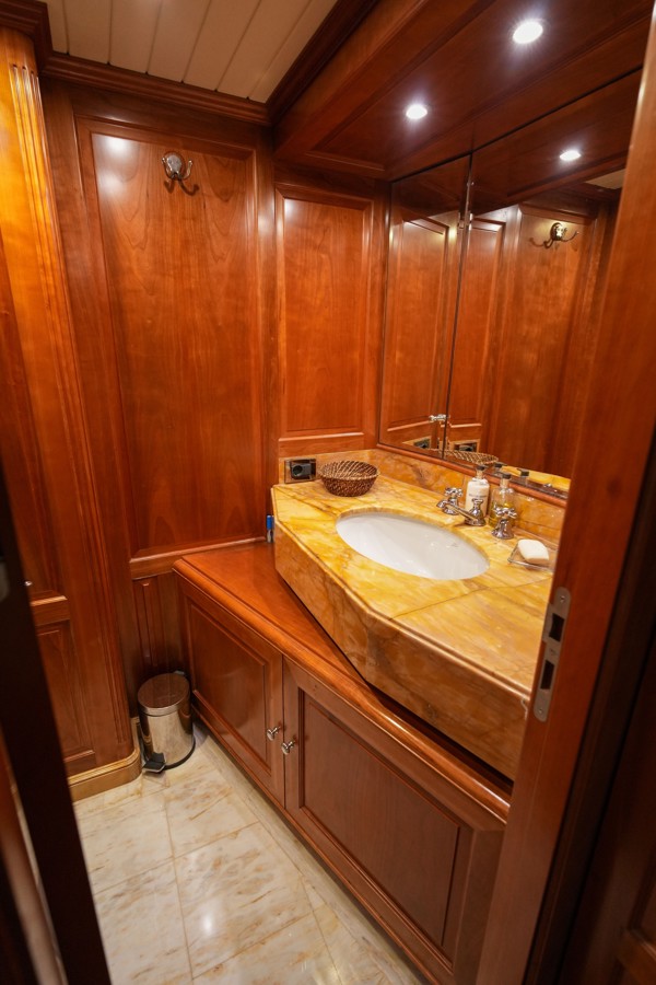 2001/2022 ROYAL DENSHIP 110 SLOOP 