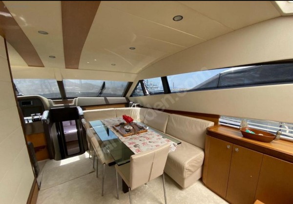 2012 FERRETTI YACHTS 700