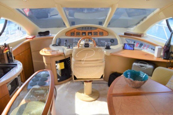 2010 AZIMUT 55 FLY