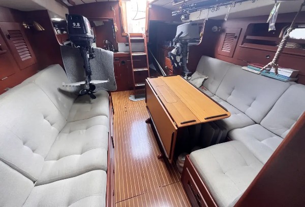 1985 HALLBERG-RASSY 38