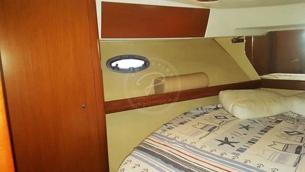 2009 BENETEAU ANTARES 12