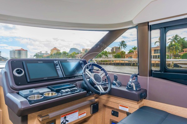 2021 PRESTIGE 460 FLY