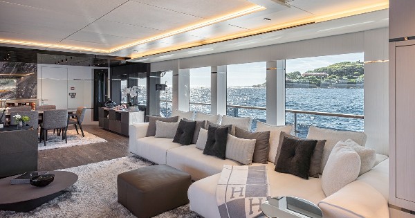 2024 MOTOR YACHT 37 M