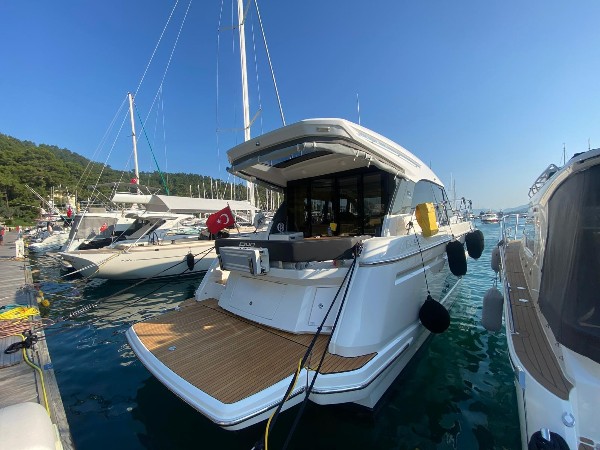 2025 BAVARIA R40 COUPE