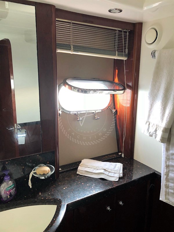 2005 PRINCESS 67