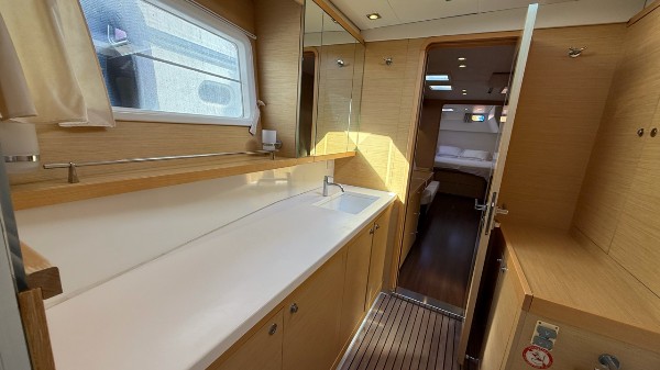 2011 LAGOON 450 F OWNER’S VERSION