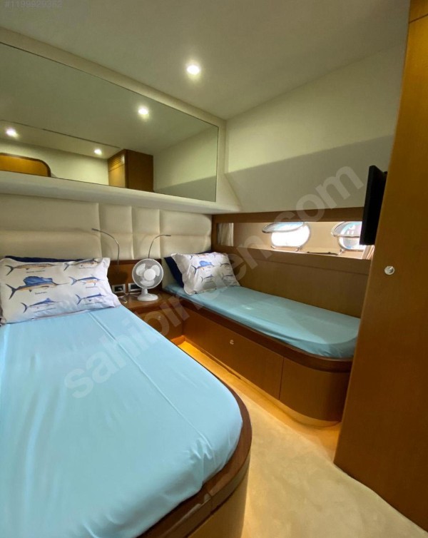 2012 FERRETTI YACHTS 700