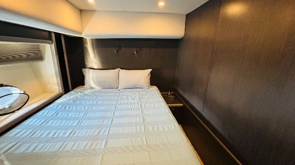 2004 SUNSEEKER PREDATOR 82