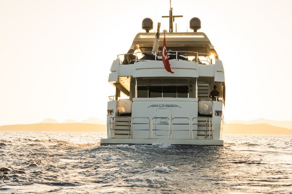 2014 MOTOR YACHT 31 M