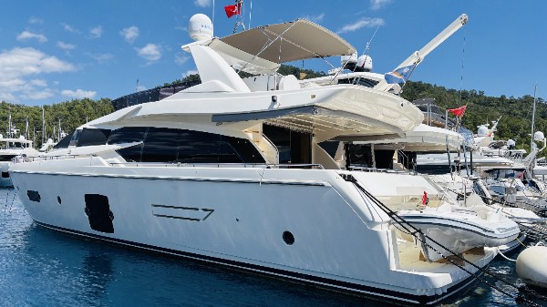 2012 FERRETTI 720 FLY