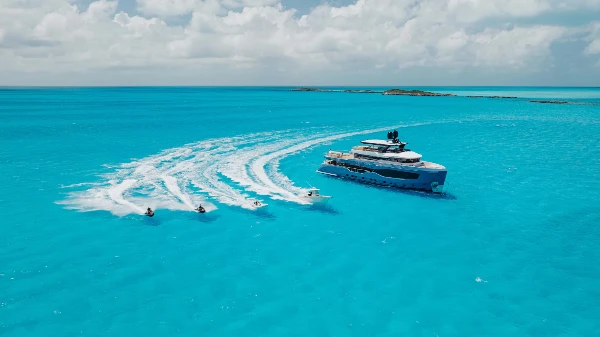 2022 MOTOR YACHT 37M