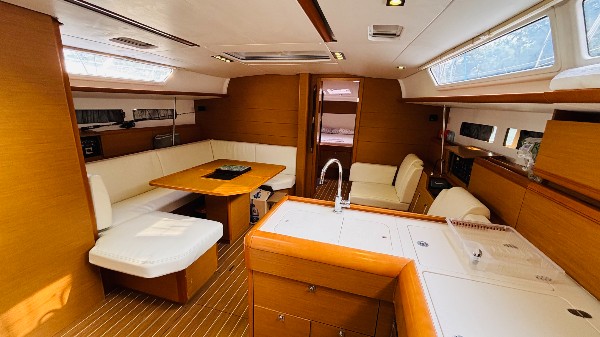 2013 JEANNEAU SUN ODYSSEY 469
