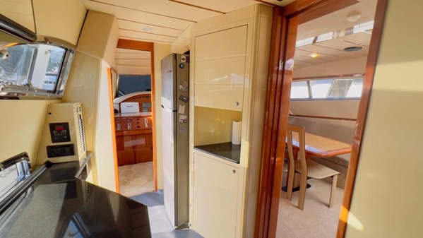 2002 FERRETTI 680 