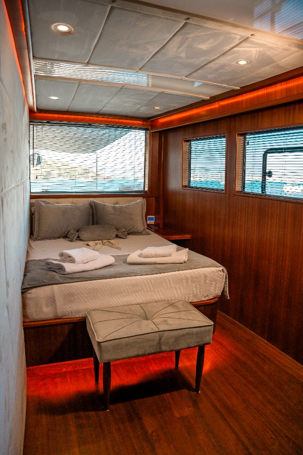 2023 CUSTOM TRAWLER 22 M