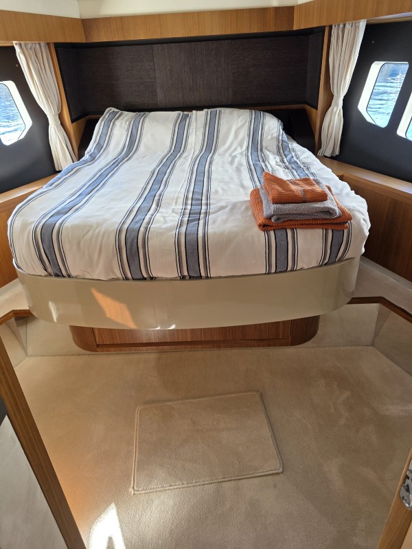 2016 ABSOLUTE 52 FLY