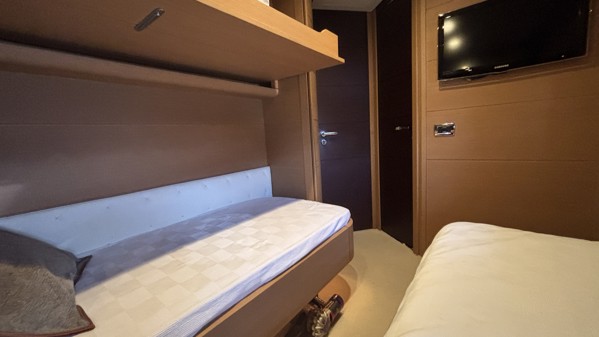 2012 PERSHING 72