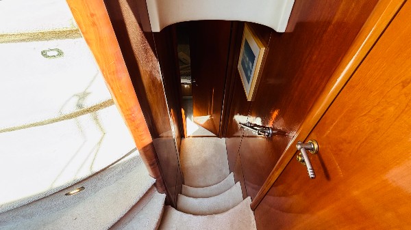 2001 SUNSEEKER MANHATTAN 64